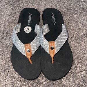 Nautica flip flops size 8